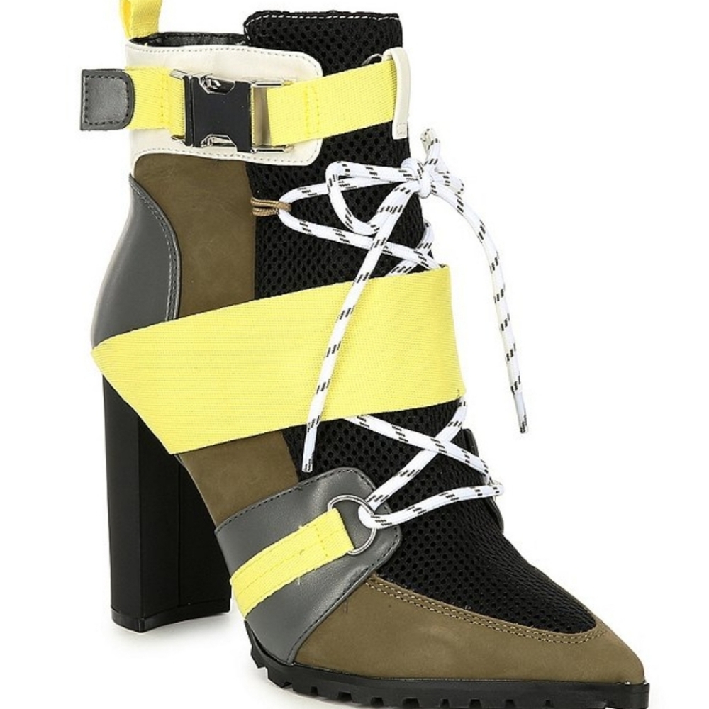 🆕️ Steve Madden Mesh Illusion Booties
